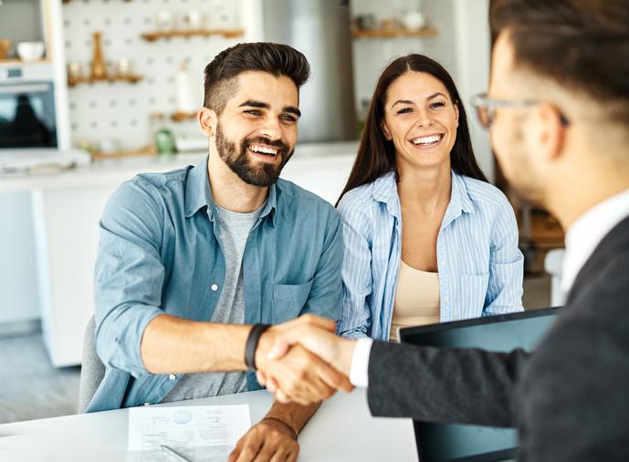 Couple having a good banking customer experience.